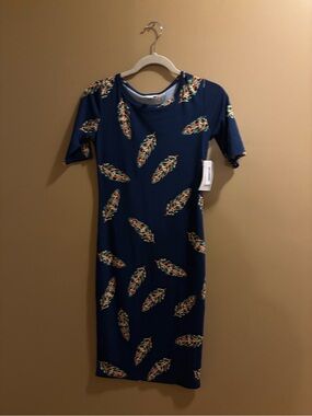 😍LuLaRoe Navy Midi Dress with Multicolor Feather Print
